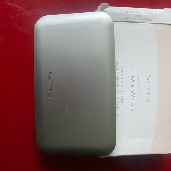 MaryKay Time Wise Foundation empty compact mirror case - Picture 3 of 4